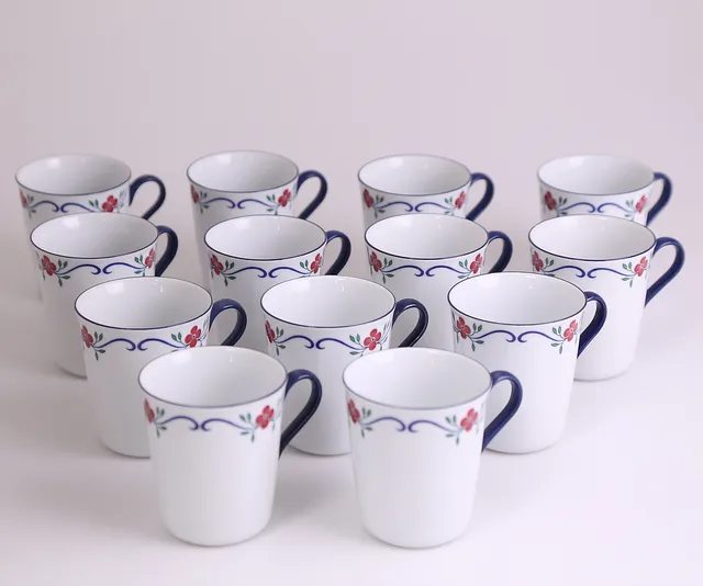 PIA RÖNNDAHL. KAFFEMUGGAR med hänkel, 13 st, porslin, Sundborn - Rörstrand, sekelskifte 19-/2000-talet.