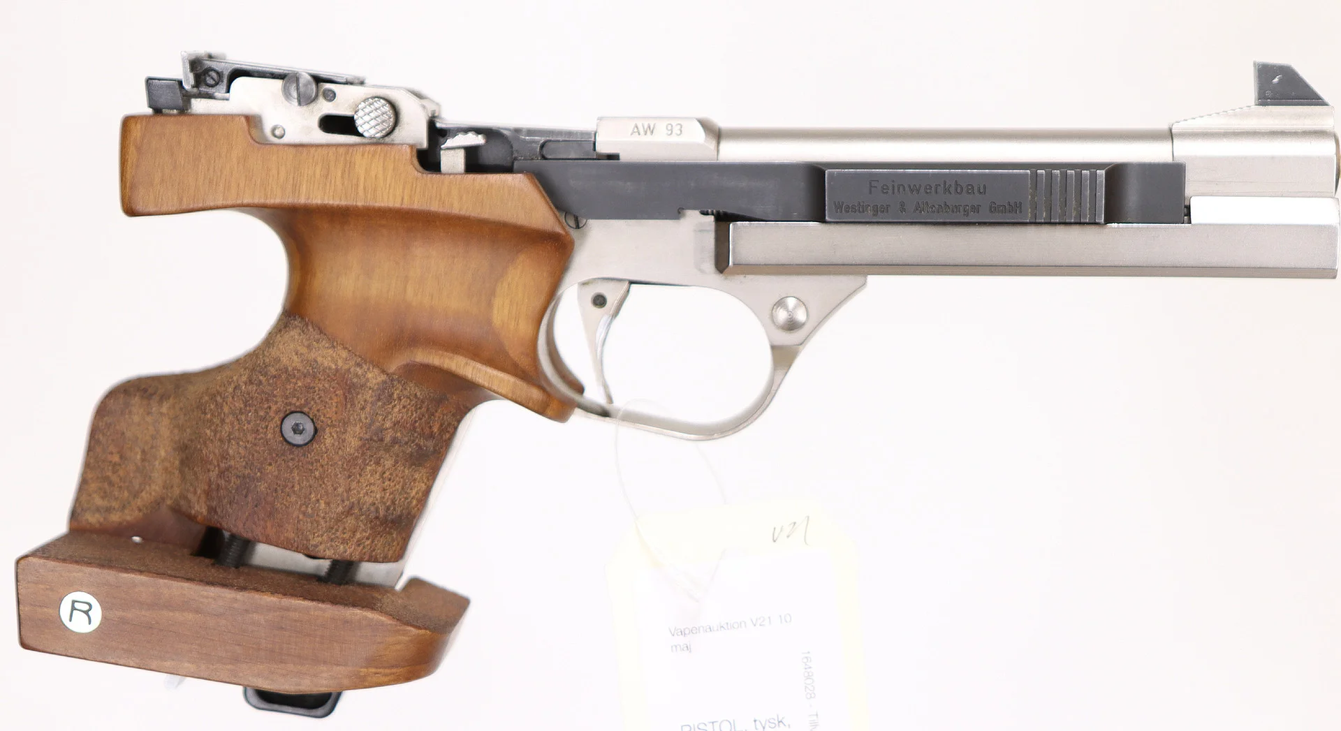 41. PISTOL, tysk, Halvautomatisk, fabrikat Feinwerbau, modell AW93, kaliber .22LR, tillv.nr 1156, se-nr SE0937863. — Pistols — Walter Borg