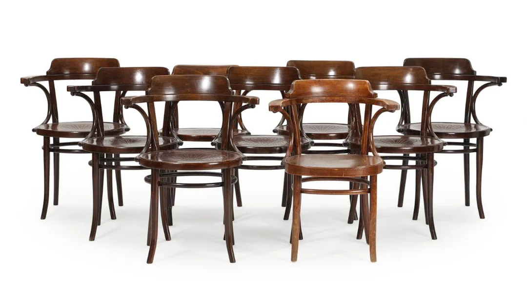 Set of nine armchairs with stained beech frame. Plywood seat. Model 233. Manufactured by and marked by Thonet. (9) — Modern Furniture — Bruun Rasmussen