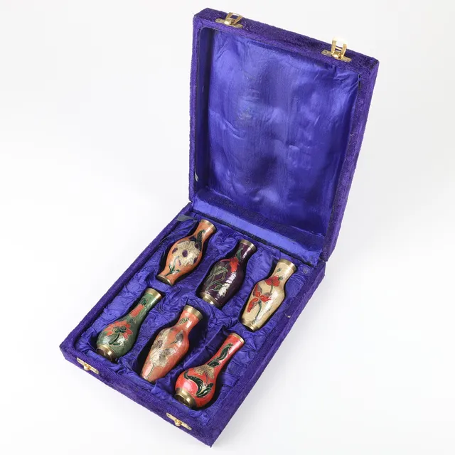 VASER, 6 stycken i schatull, cloisonne, Japan.