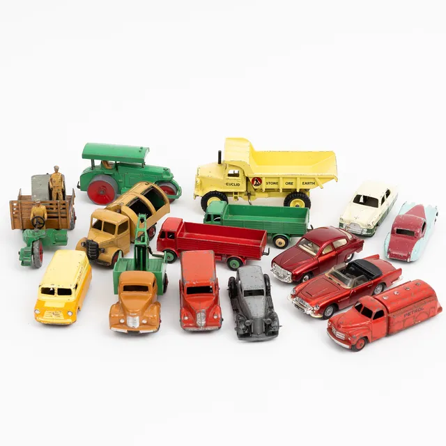 DINKY TOYS ca 16 delar.
