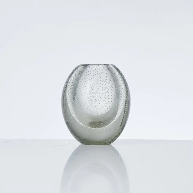 GUNNEL NYMAN. Vas, Nuutajärvi Notsjö, Finland, sk Musselglas, undertill märkt G Nyman Nuutajärvi Notsjö 1948.