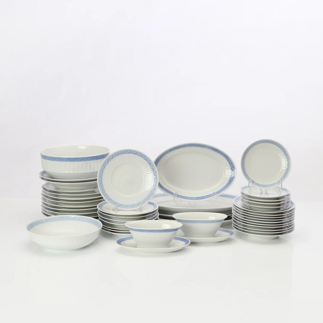 BLÅ VIFTE, SERVISDELAR, 43 ST. Porslin. Royal Copenhagen. — Tableware — Skånes Auktionsverk