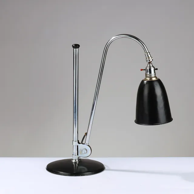 ROBERT DUDLEY BEST. Ældre Bestlite bordlampe BL1 , sort skærm, krom. Designet 1930 erne. England.