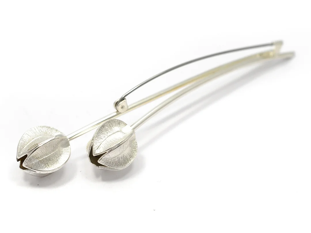 KALEVALA, brosch, "Snöblomma", silver, längd 9,5 cm, vikt 11,9 g. — Smycken/Brosch — Kaplans
