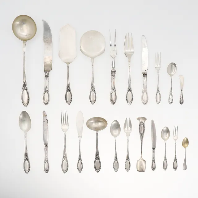 Spanish cutlery of twelve services in silver, first half of the 20th Century.
