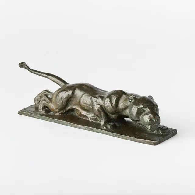 JUSSI MÄNTYNEN. Sneaking Lion.