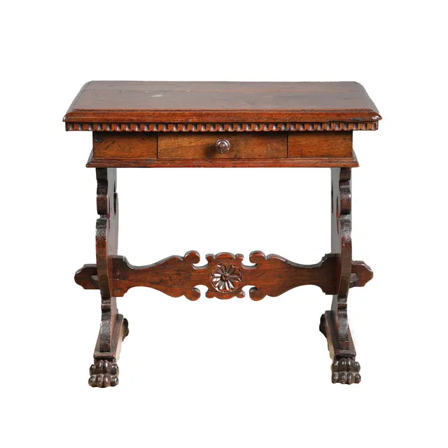 AN 18TH CENTURY CONTINENTAL OAK TABLE.