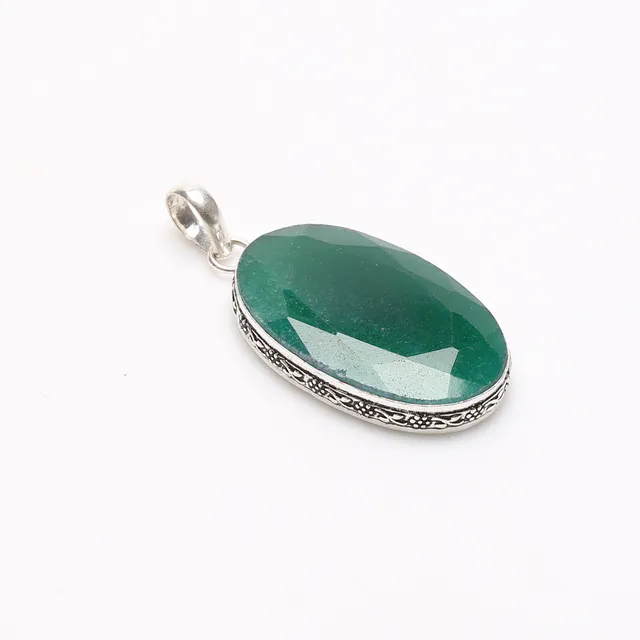 HÄNGE, silver med naturlig columbiansk smaragd, ca. 80ct.