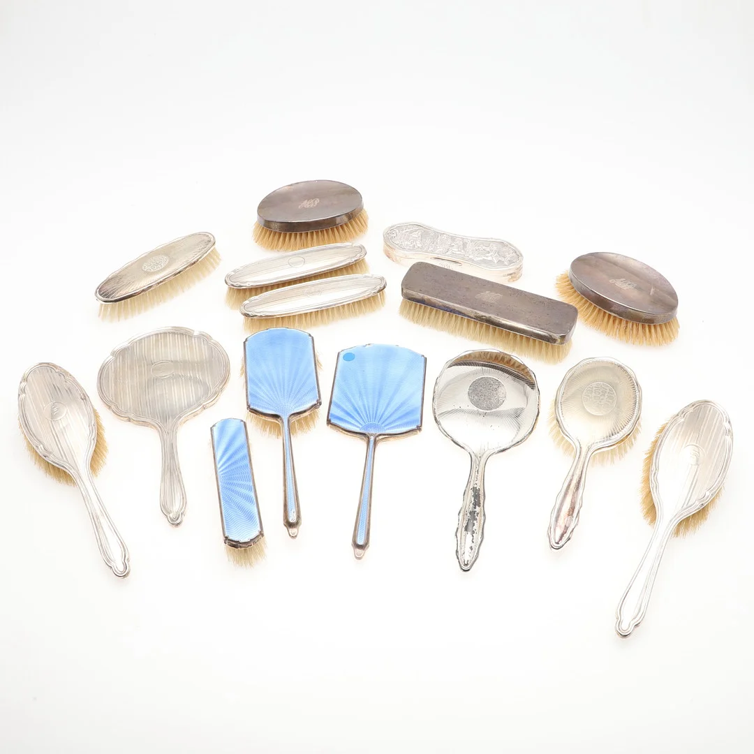 A COLLECTION OF SILVER DRESSING TABLE / VANITY PART SETS. — Silver — Lawrences Auctioneers