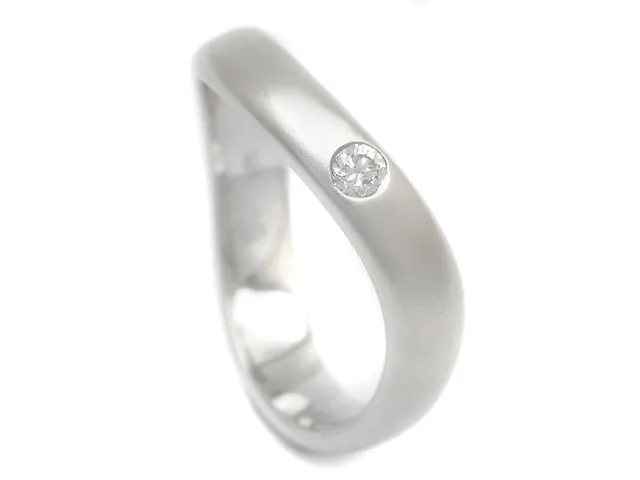 ENSTENSRING, 18K vitguld, briljantslipad diamant ca 0,06 ct, stl 17,5 mm, vikt 5,1 g.