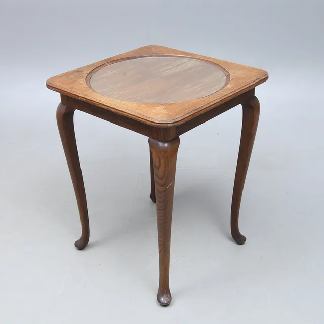 SALONGSBORD, med infälld glasskiva, rokokostil, 1900-talets första hälft.