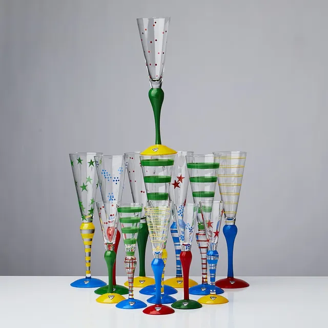 ANNE NILSSON. "Clown", 14 st glas, 8 st champagnestrutar samt 6 st snapsglas, Orrefors, signerade, handmålad dekor.