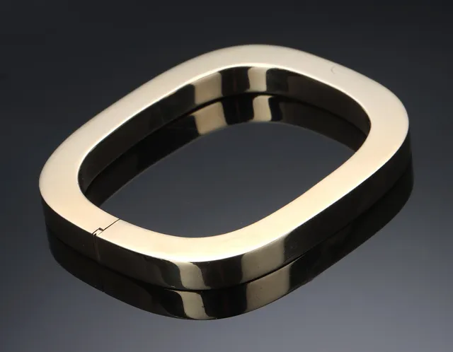 Hermann Siersbøl. Kraftig armring af 8 kt. guld, ca. 1970'erne