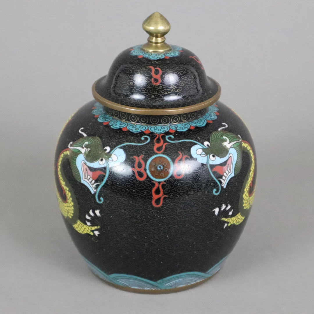 - CLOISONNÉ-DECKELTOPF mit Drachendekor - China, frühes 20. Jh. — Asiatica — Auktionshaus Blank