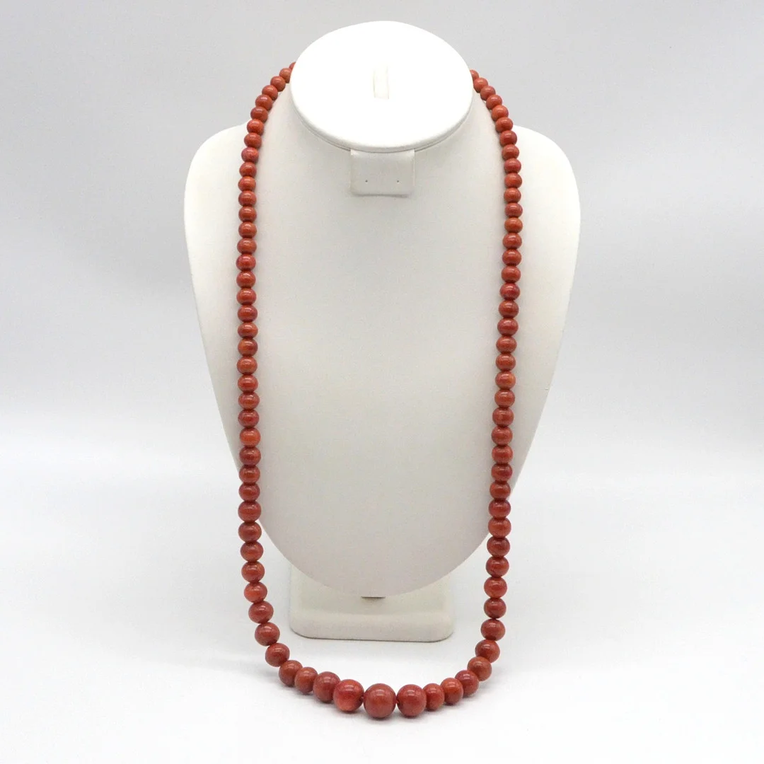 PERLENCOLLIER AUS ROTEM JASPIS, DER GRÖSSE NACH GEORDNET, HANDPOLIERT, VERGOLDETER VERSCHLUSS, VINTAGE, CA. 86 CM. — Necklace — Kunst- und Auktionshaus Kleinhenz