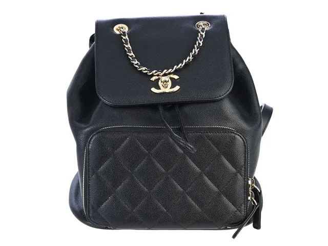 CHANEL, VÄSKA, Backpack, svart kaviarläder, guldfärgade beslag, 23x20,5x15,5 cm, hologrammärkt 24048788, år 2017-2018, dustbag, originalkartong. Very Good Condition.