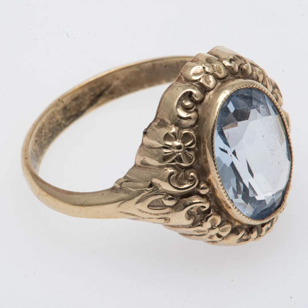 Ring, 585er Gelbgold, synthetischer Spinell. — Rings — Stockholms Auktionsverk Köln