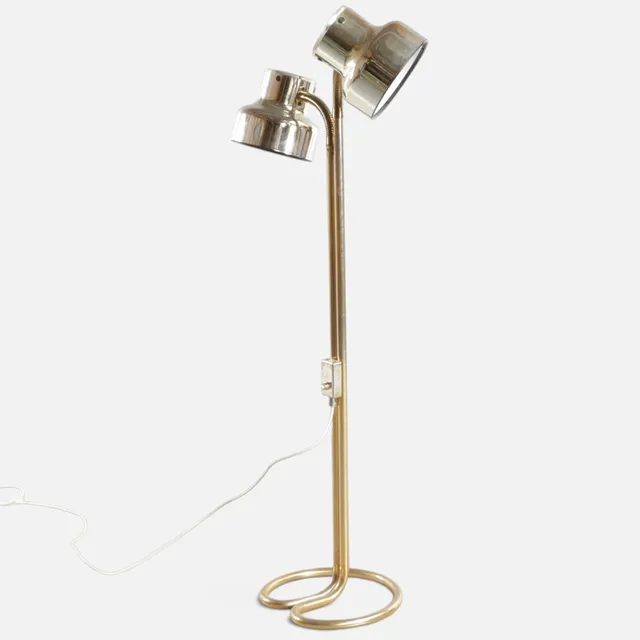 ANDERS PEHRSON. “Bumling”, standerlampe af messing med to skærme. Udført hos Ateljé Lyktan, Åhus. Sverige, 1970'erne.