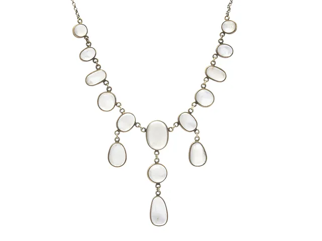 COLLIER, silver, månstenar, längd 37 cm, vikt 33,2 g, sliten förgyllning, nagg på ena månstenen.