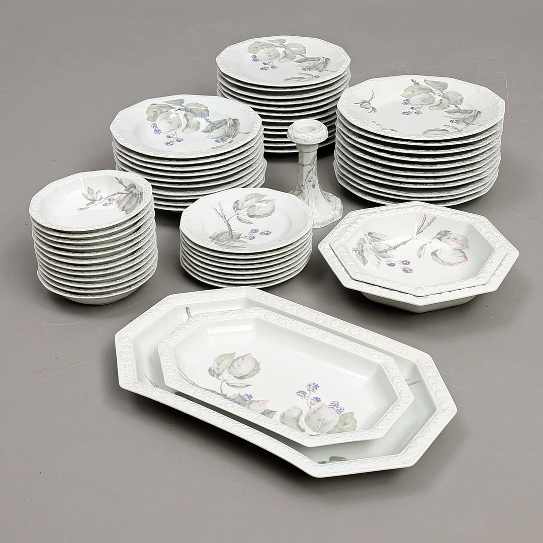 ROSENTAHL, matservis, 59 dlr., Classic Rose, Tyskland. — European — Crafoord Auktioner Stockholm