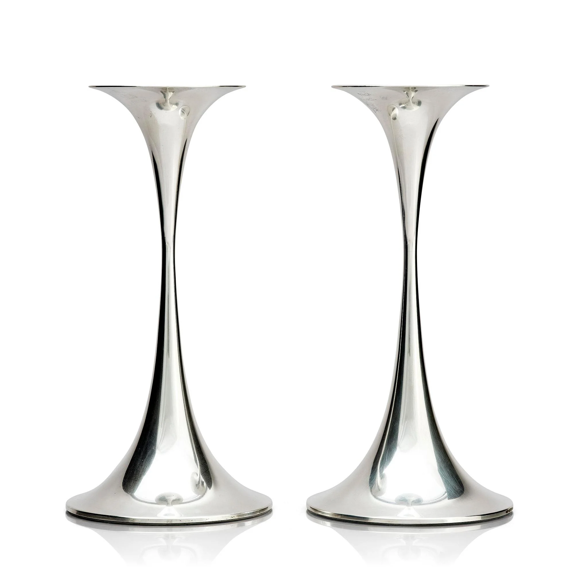 Tapio Wirkkala, ljusstakar, ett par, silver, "Trumpetti", Tavastehus, Finland 2002. — Bukowskis