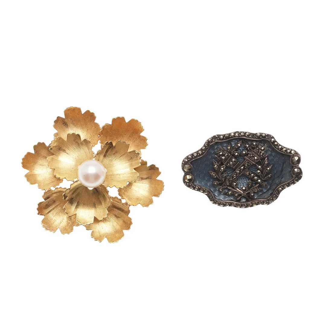 AN 18CT GOLD AND CULTURED PEARL BROOCH. — Brooches & Pendants — Lawrences Auctioneers