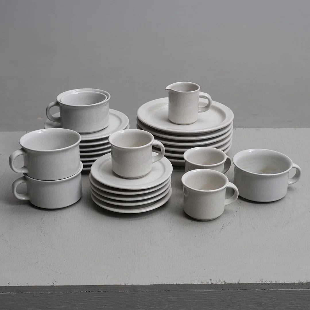 SIGNE PERSSON-MELIN. Servisdelar, 27 delar, "Härd", stengods, Höganäs. — European — Gomér & Andersson Jönköping