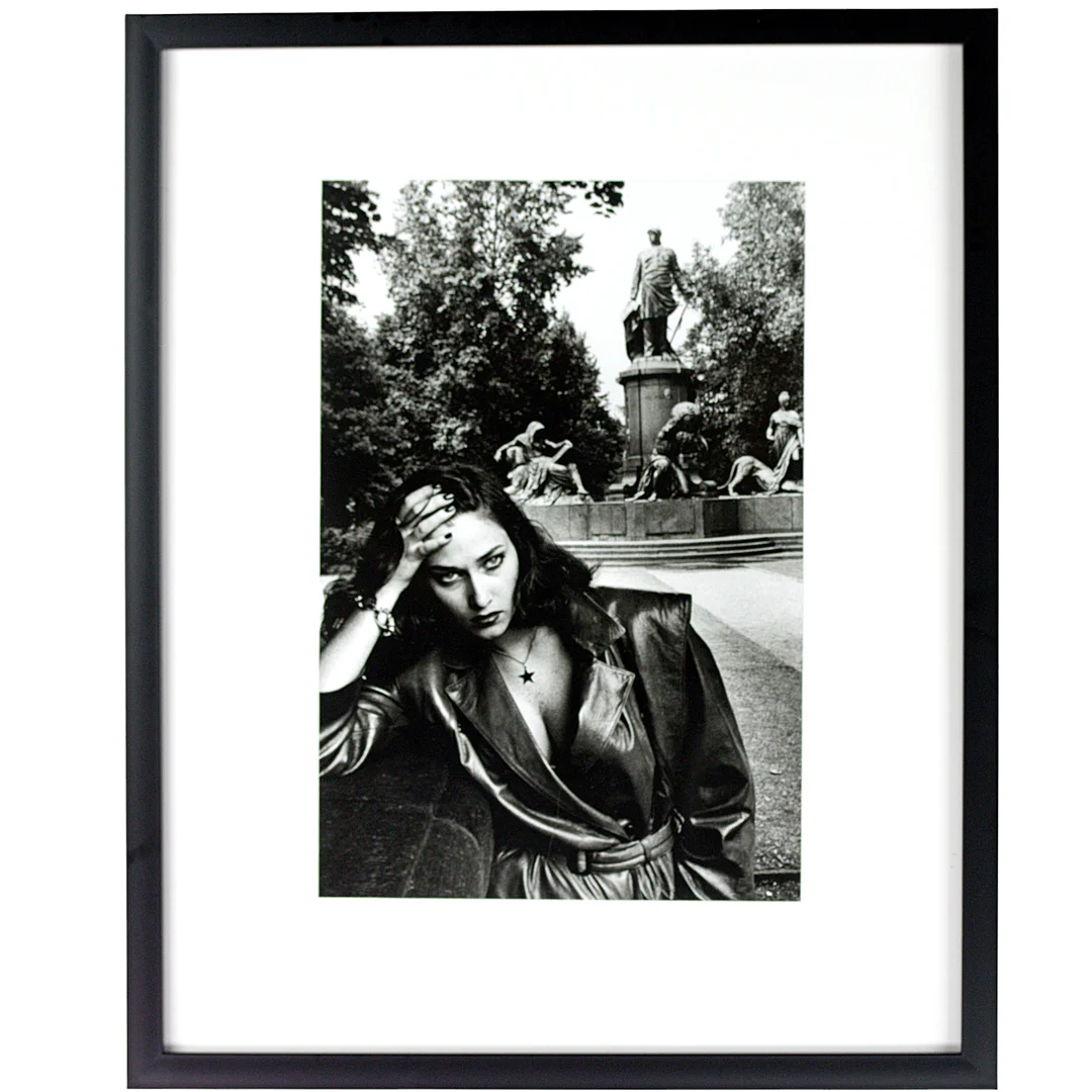 HELMUT NEWTON. Offsettryck, efter "Fashion" German Vogue, Berlin, 1979. — Photography — Höganäs Auktionsverk