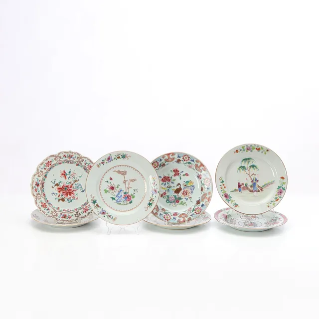 TALLRIKAR, SJU ST. Porslin med polykrom famille rose-dekor. Kina, 1700-tal.
