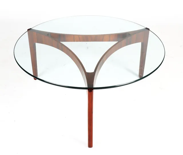 Svend Ellekær. Circular coffee table with rosewood base