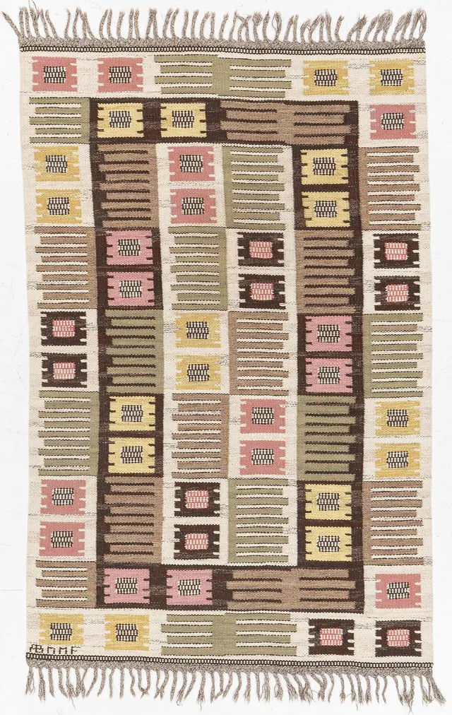 Märta Måås-Fjetterström, matta, "Nyponblomman" rölakan, signerad AB MMF, ca 200 x 130 cm.