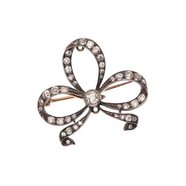A VICTORIAN DIAMOND BROOCH PENDANT.