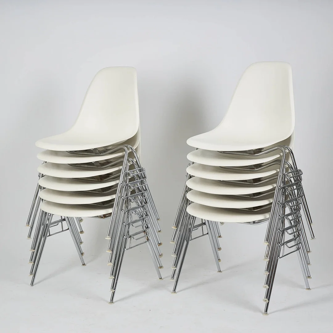 RAY & CHARLES EAMES. Plaststolar, 12 st. l "DSS", för Vitra. Formgiven 1950. 2010-tal. — Armchairs & Chairs — Stockholms Auktionsverk Helsinki