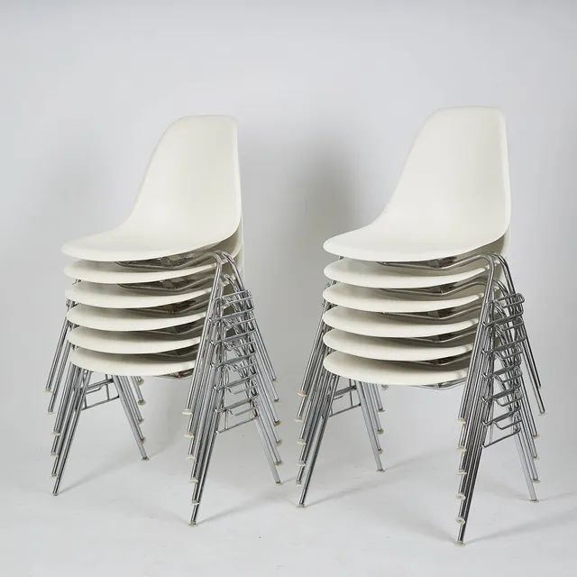 RAY & CHARLES EAMES. Plaststolar, 12 st. l "DSS", för Vitra. Formgiven 1950. 2010-tal.