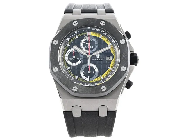 AUDEMARS PIGUET, Royal Oak, OffShore, "Sebastien Buemi - LTD", Cal 3126 / 3840, Verk nr. 828048, Serie nr. H48463-0175, Ref nr. 2620710.OO.A002CA.01, kronograf, herrur, 44 mm, titan/keramik, automatisk, safirglas, datum, glasbaksida, integrerat gummiband, originalspänne (titan), cert, januari 2013, box, ytterkartong. Limiterad och numrerad (Nr. 175/250).