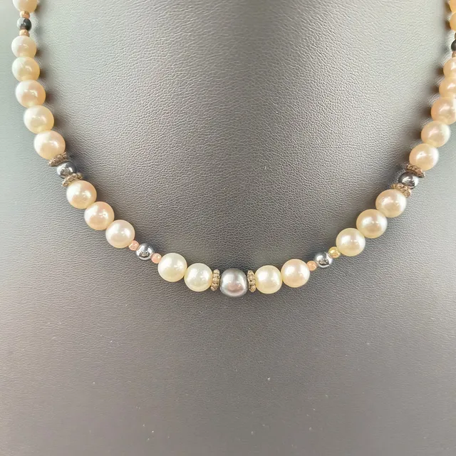 - VINTAGE-PERLENKETTE.