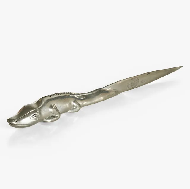 BJÖRN TRÄGÅRDH (1908–1998). Brevkniv, i form av krokodil, tenn, Firma Svenskt Tenn, Stockholm.