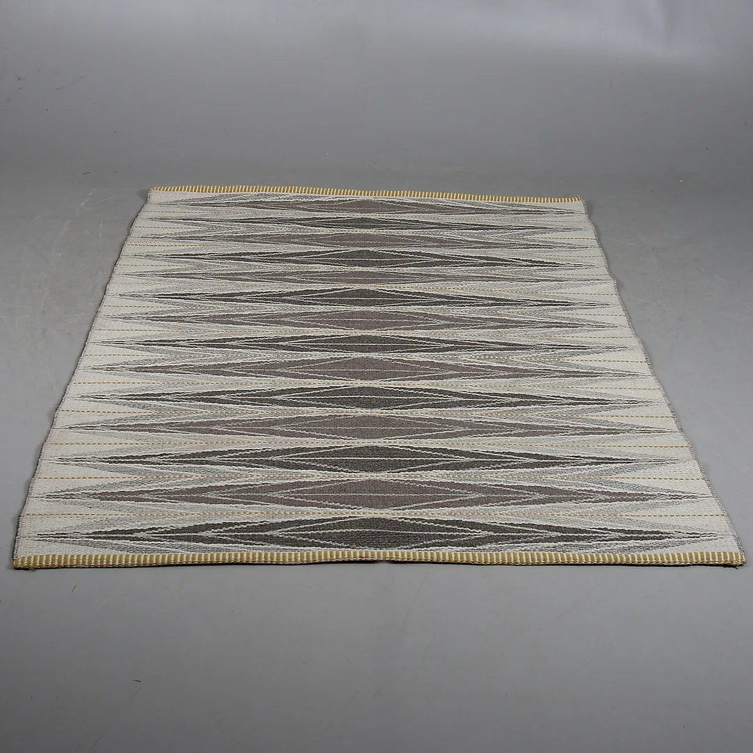 INGRID DESSAU. Matta, rölakan, "Sylarna", Kasthall, 1900-talets mitt. 201 x 143 cm. — Carpets — Stadsauktion Sundsvall