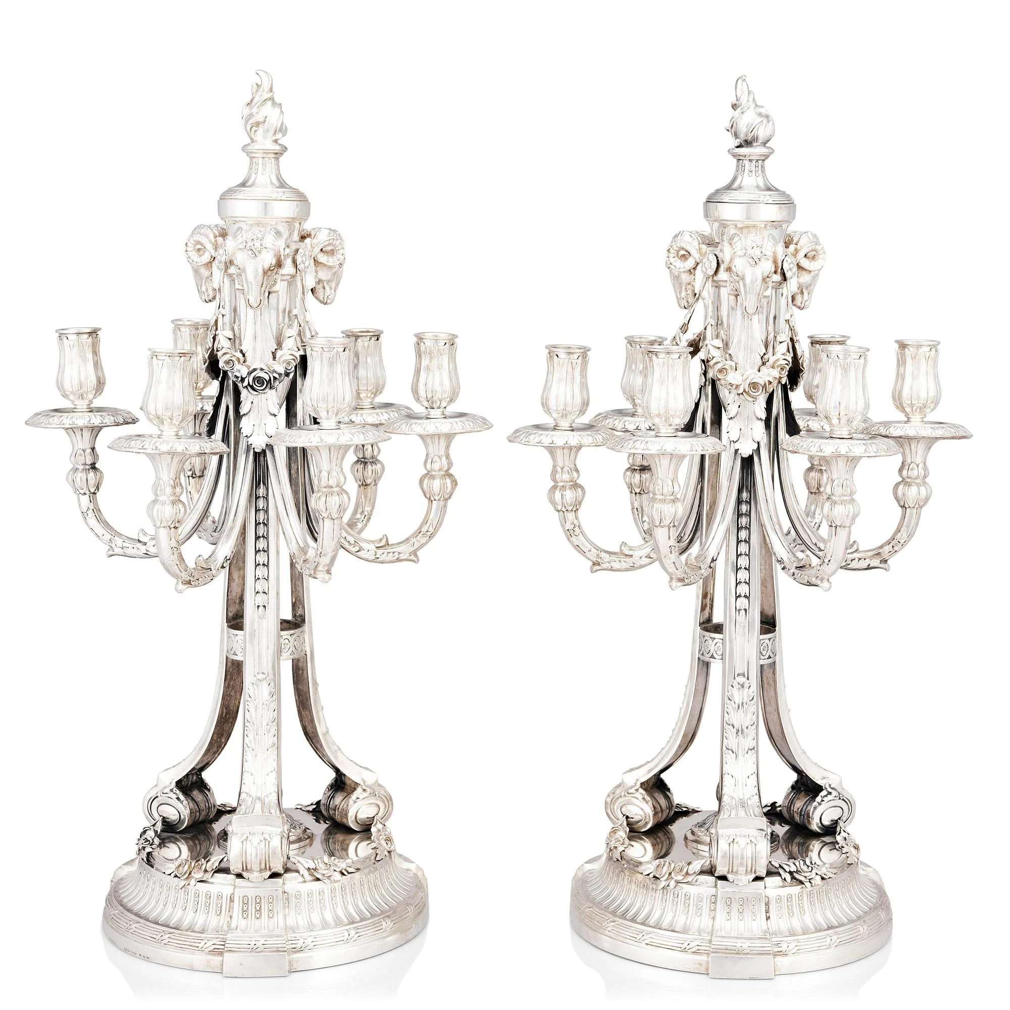 CG Hallberg, kandelabrar, ett par, silver, Stockholm 1907. Empirestil. — Bukowskis