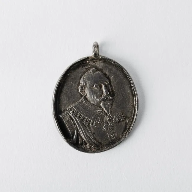 MINNESMEDALJ, utgiven över konungaparet Gustav II Adolf och drottning Maria Eleonora. Silver.