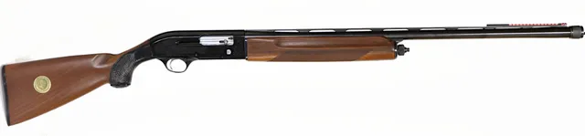 552. HAGELGEVÄR, Halvautomatisk, fabrikat Beretta, modell 301, kaliber 12/70, tillv.nr D77917E.