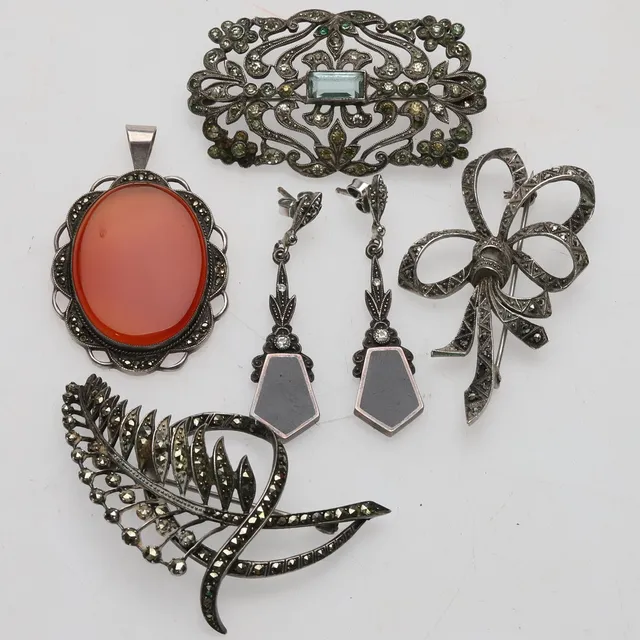 ÖRHÄNGEN & BROSCHER, SILVER, CA 46 GRAM.