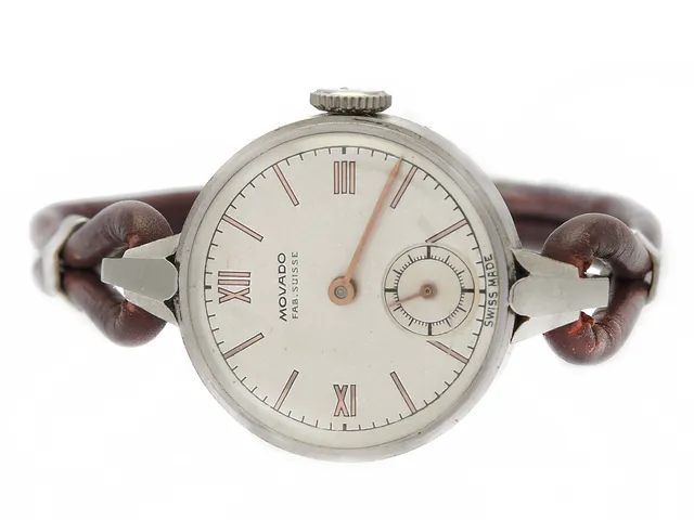 MOVADO, Fab.Suisse, damur, 21,5 mm, stål, manuell, plexiglas, liten sekundvisare, defekt, visare saknas, läderband, ca 1938.