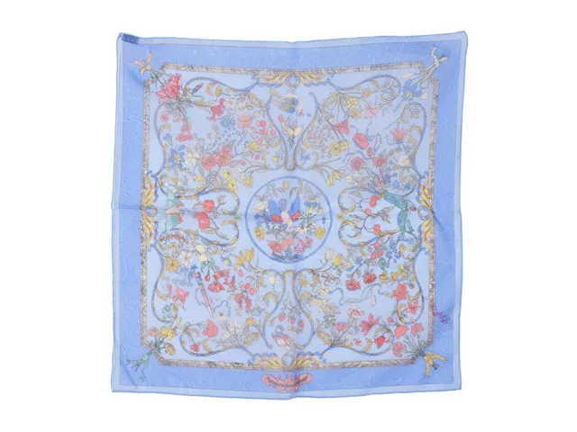 HERMÈS, SCARF, 100% siden, chiffong, 43x42 cm, blå, grön, gul, röd, originalask. Very Good Condition.