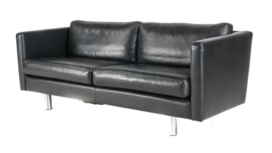 Erik Jørgensen. 2½ seater sofa upholstered in black leather, model EJ220 — Furniture/Lounge suites, sofas — Lauritz