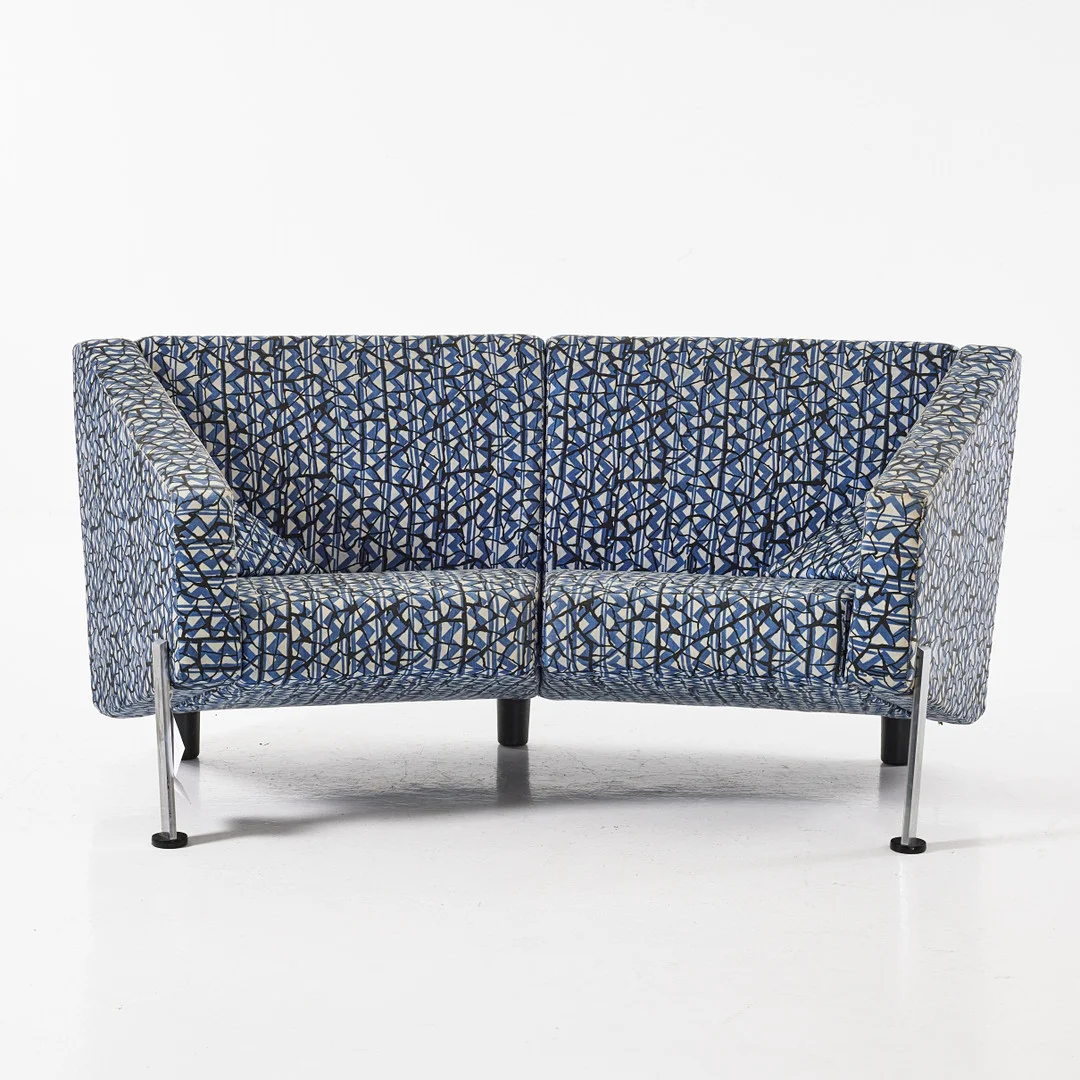 NIELS GAMMELGAARD & LARS MATHIESEN. "Decision", soffa, Fritz Hansen, formgiven 1986, stoppad klädsel klädd i tyg från kvadrat, ben i stål och plast. — Sofas & Seatings — Stockholms Auktionsverk Magasin 5