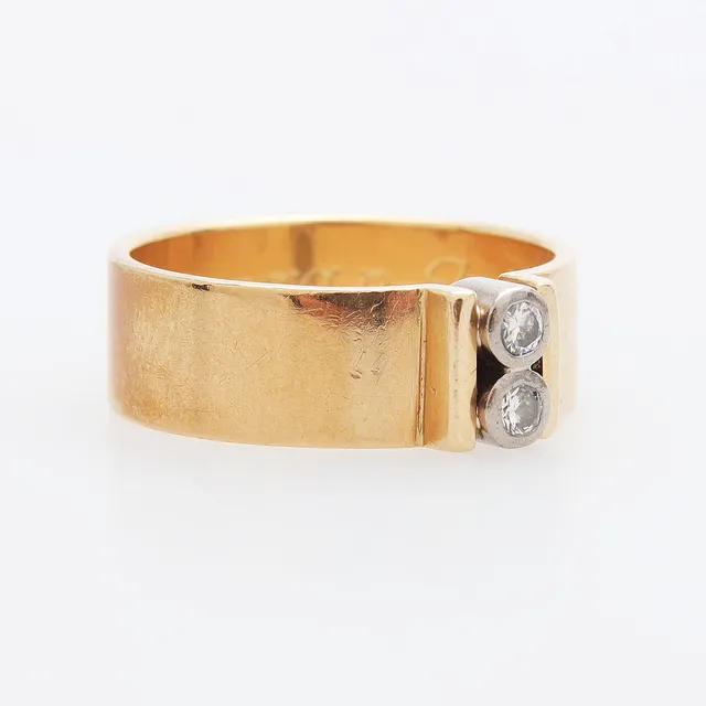 RING MED STENAR, guld 18K, totalvikt 5,23 gram.