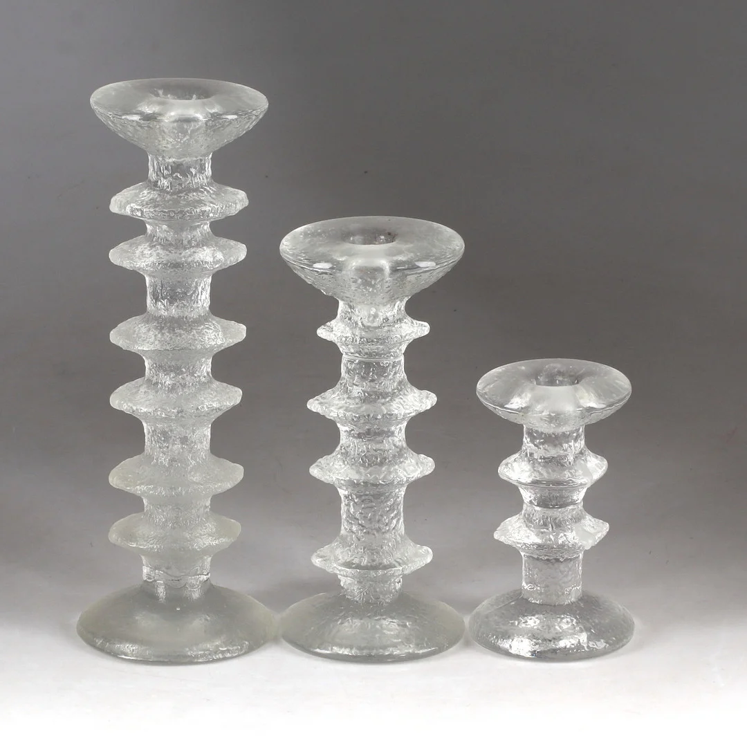 TIMO SARPANEVA. Ljusstakar, 3 st, glas, "Festivo", Iittala, Finland. — Candlesticks — Stadsauktion Sundsvall
