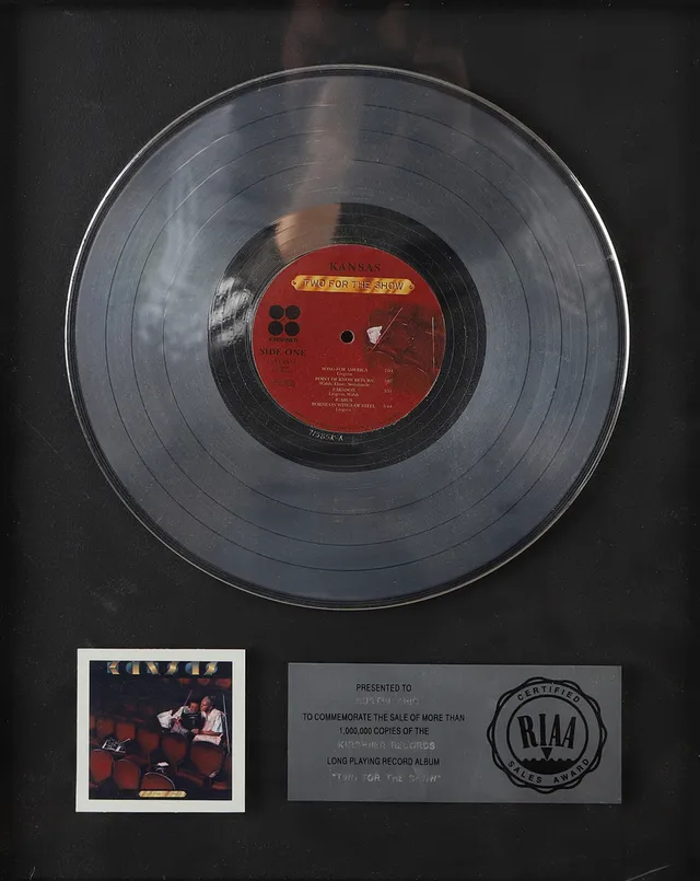 MINNESTAVLA. 1000000 sålda kopior av Kansas album "Two for the Show".